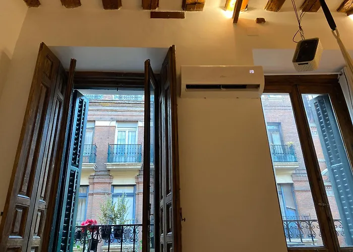 Hortaleza 4, preciso estudio en Chueca junto a la Gran Vía de Madrid